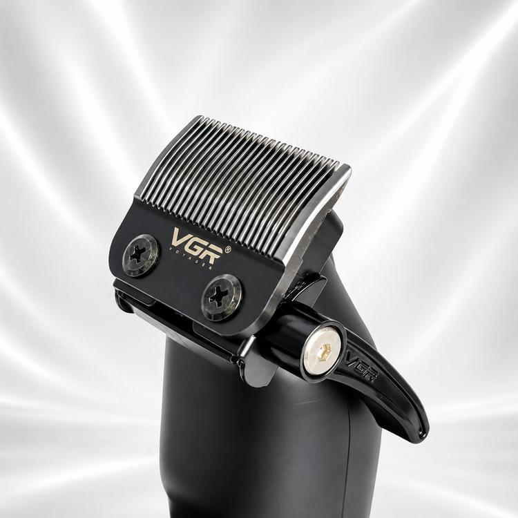 نمای نزدیک تیغه سرامیکی و استیل ماشین اصلاح وی جی آر VGR V-197 در لومینو قشم