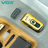 نمای روبرو از ماشین اصلاح صورت و بدن VGR V-332 مدل Super Trim رنگ طلایی در لومینو قشم