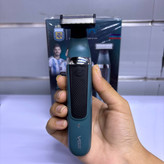 ماشین اصلاح بدن و صورت VGR V-393 در دست در لومینو قشم