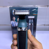 نمای نزدیک تیغه ماشین اصلاح VGR V-393 در لومینو قشم