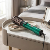 سشوار چرخشی وی جی آر مدل V-498 روی میز آرایش - فروشگاه لومینو قشم
